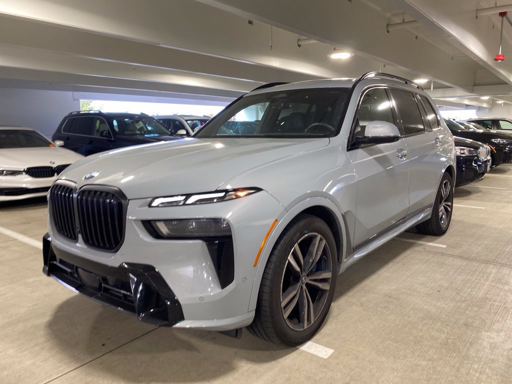 Used 2025 BMW X7 xDrive40i w/ M Sport Package AWD/4WD image 1
