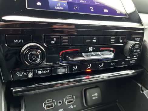 New 2025 Jeep Grand Cherokee L Altitude image 37