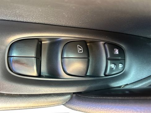 Used 2018 Nissan Rogue SV w/ Premium Package AWD/4WD image 38