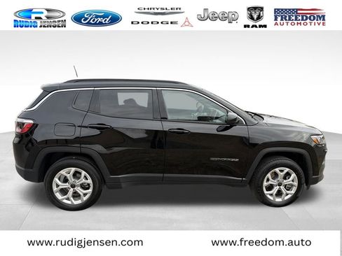 Used 2025 Jeep Compass Latitude w/ Sun & Sound Group AWD/4WD image 6