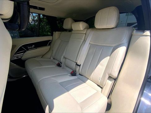 Certified 2025 Land Rover Range Rover SE AWD/4WD image 20
