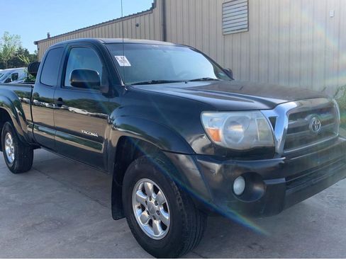 Used 2010 Toyota Tacoma PreRunner image 3