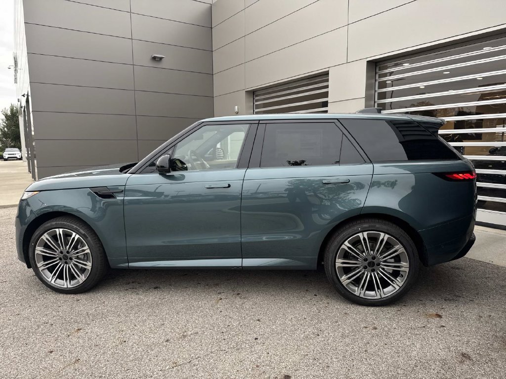 New 2027 Land Rover Range Rover Sport Dynamic SE AWD/4WD image 4