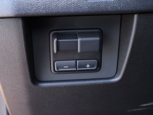 Used 2025 Chevrolet Colorado Trail Boss AWD/4WD image 12