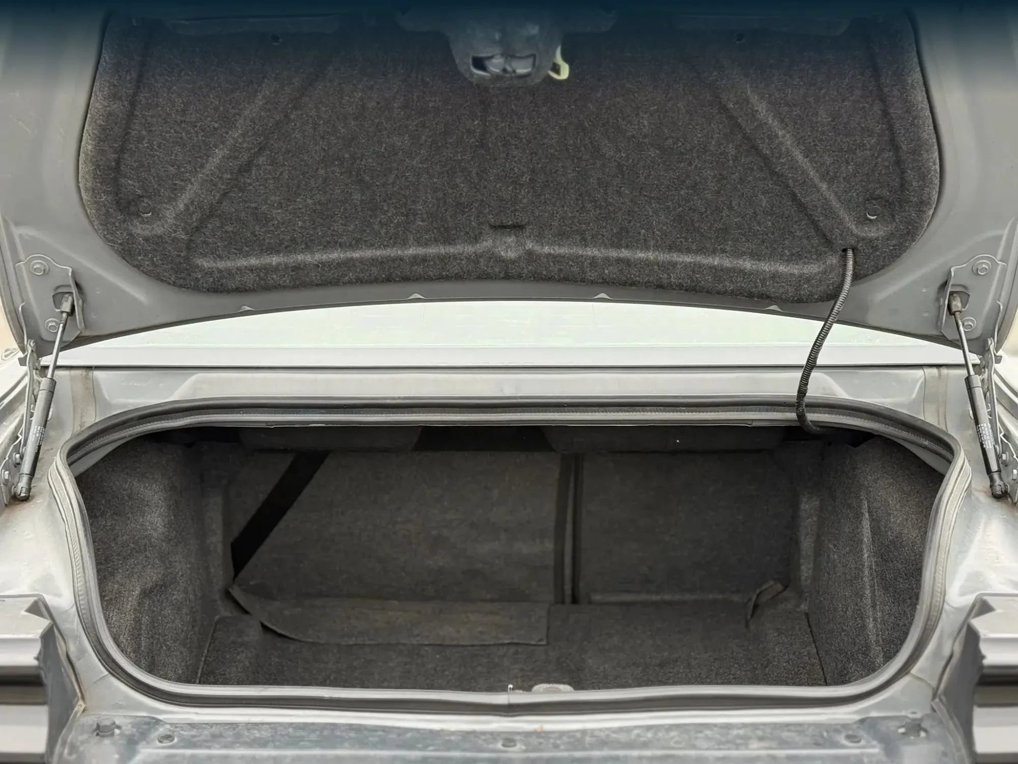 Used 2018 Dodge Challenger SXT RWD image 29
