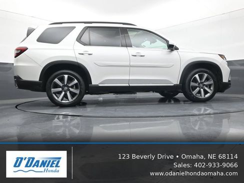 Used 2024 Honda Pilot Touring image 13