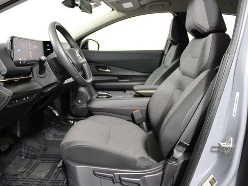 Used 2024 Nissan Ariya FWD image 23