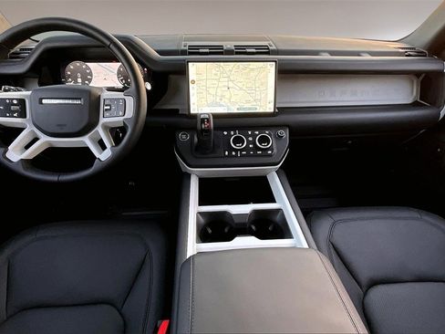 Used 2025 Land Rover Defender 110 S image 7