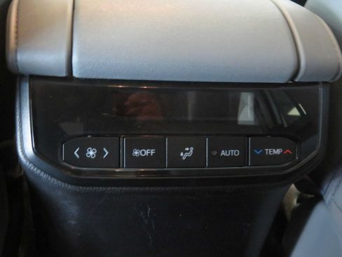 Used 2023 Toyota Highlander XLE FWD image 55