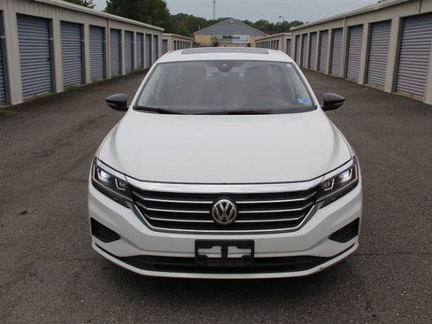 Used 2022 Volkswagen Passat 2.0T FWD image 3
