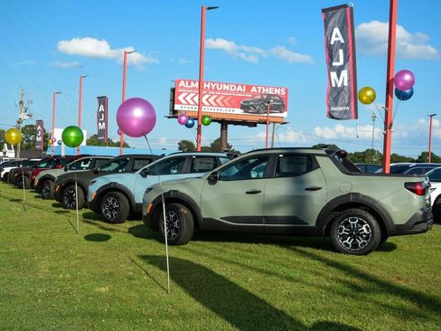 Used 2025 Nissan Frontier S w/ S Utility Package image 45