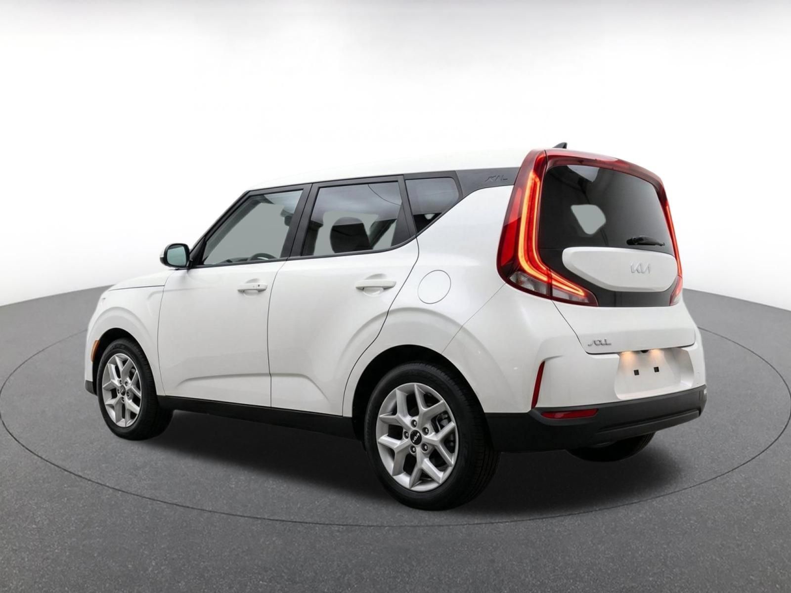 Used 2025 Kia Soul LX w/ LX Technology Package FWD image 6