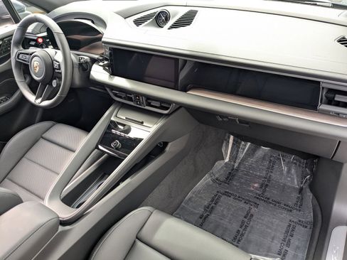 New 2025 Porsche Macan 4S Electric image 27