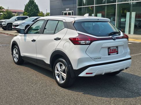 Used 2024 Nissan Kicks S FWD image 7