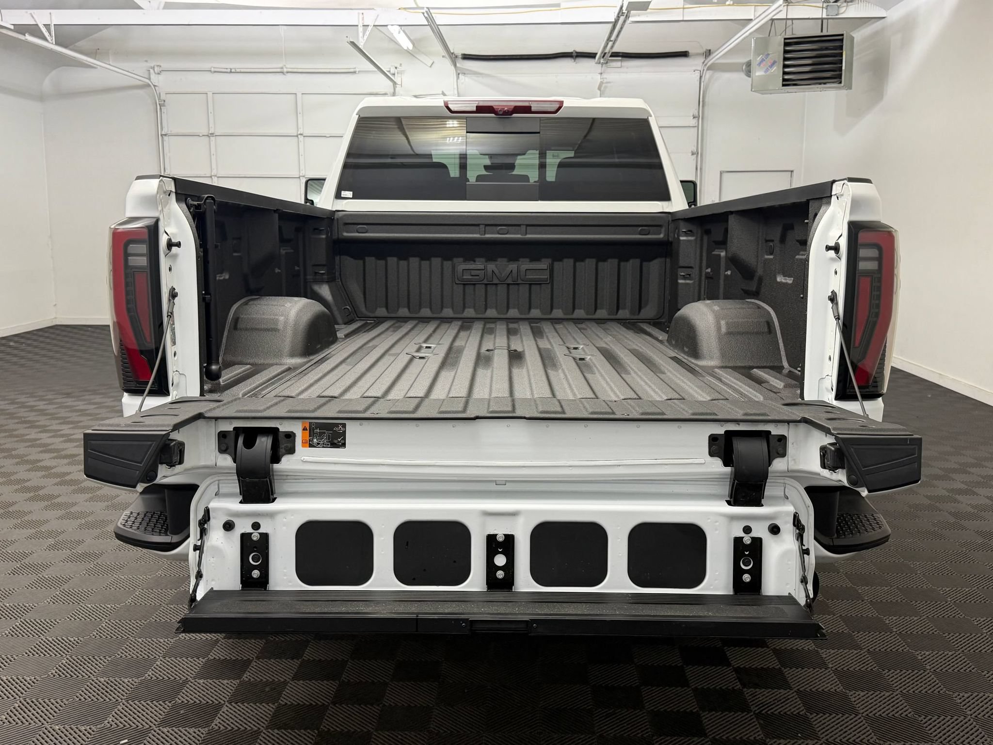 Used 2025 GMC Sierra 3500 AT4 w/ AT4 Premium Plus Package AWD/4WD image 24