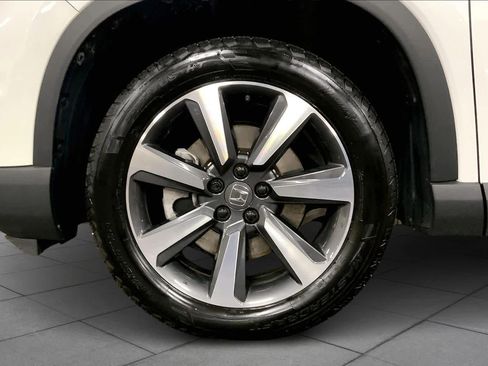 Used 2023 Honda Pilot Touring image 10