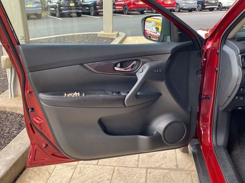Used 2019 Nissan Rogue SV w/ Premium Package AWD/4WD image 22