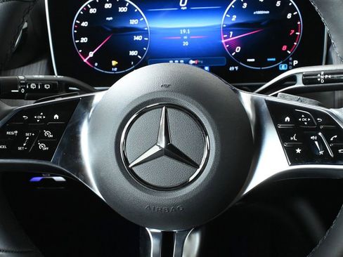 Used 2026 Mercedes-Benz GLC 300 4MATIC image 17