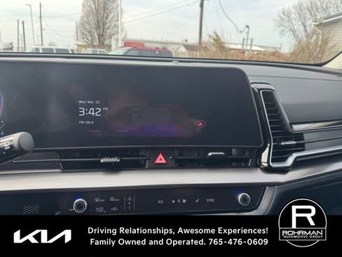 Used 2025 Kia Sportage EX image 11