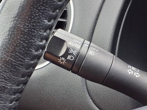 Used 2018 Nissan Pathfinder SL FWD image 17