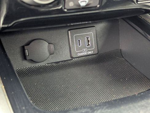 Used 2020 Nissan Pathfinder S AWD/4WD image 21