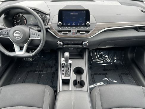 Used 2025 Nissan Altima 2.5 SV image 32