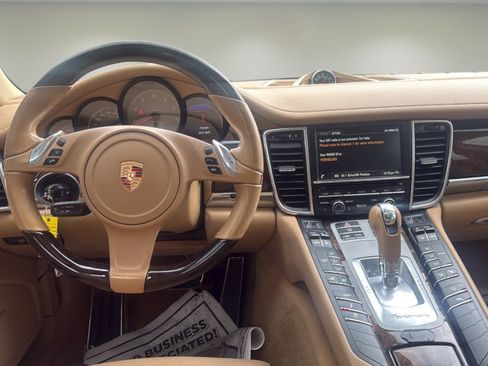 Used 2016 Porsche Panamera S RWD image 10