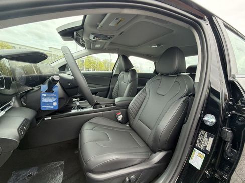 New 2026 Hyundai Elantra Limited FWD image 13