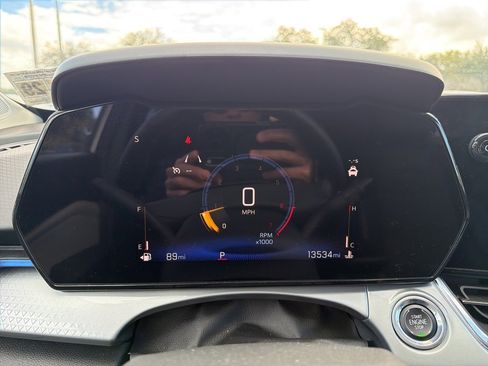 Used 2025 Chevrolet Trax LT w/ LT Convenience Package image 16