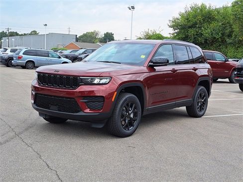 New 2025 Jeep Grand Cherokee Altitude image 2