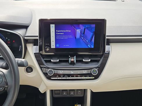 Used 2023 Toyota Corolla Cross XLE w/ Convenience Package image 23