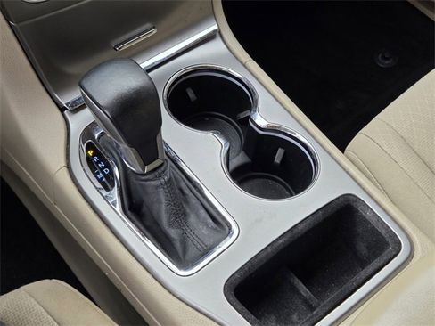 Used 2019 Jeep Grand Cherokee Laredo image 23