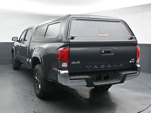 Used 2020 Toyota Tacoma SR5 AWD/4WD image 6