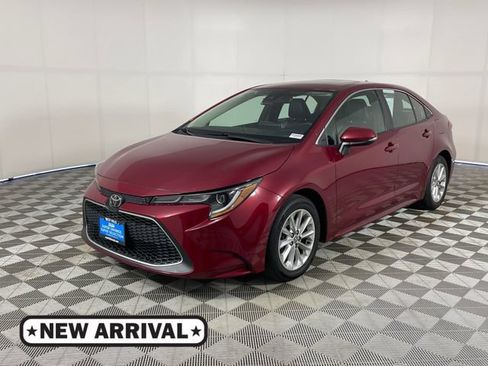 Used 2022 Toyota Corolla XLE FWD image 1