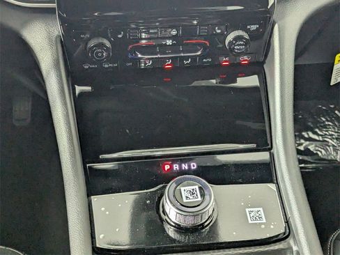 New 2025 Jeep Grand Cherokee Altitude image 21