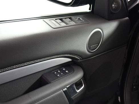 Used 2025 Land Rover Discovery Dynamic SE image 14