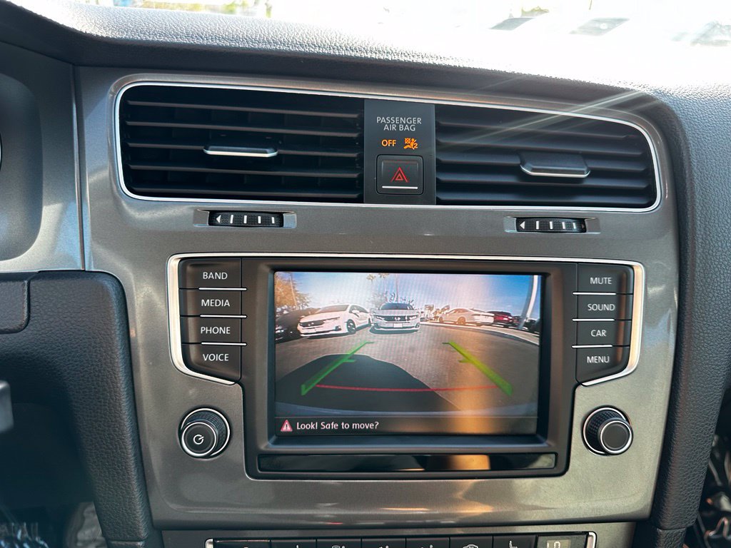 Used 2016 Volkswagen e-Golf SE FWD image 28