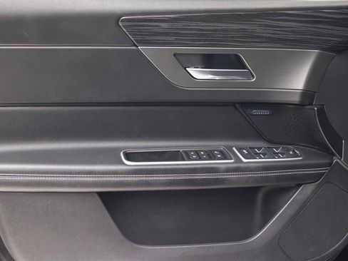 Used 2018 Jaguar XF S RWD image 28