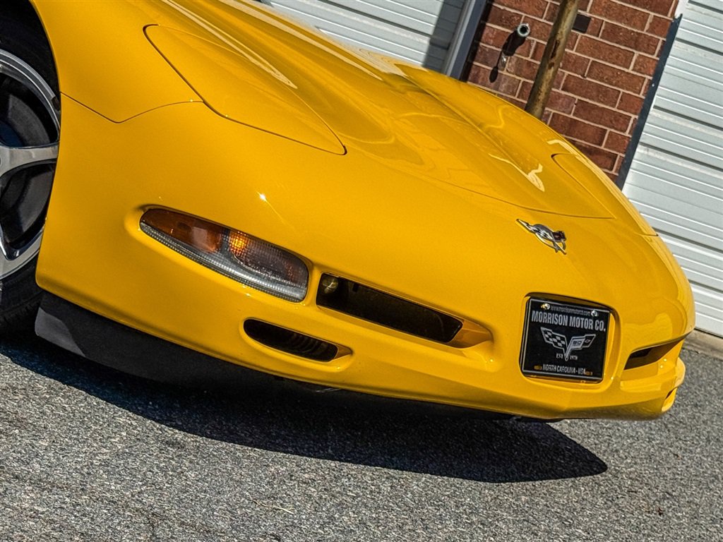 Used 2003 Chevrolet Corvette Coupe w/ Preferred Equipment Group RWD image 31