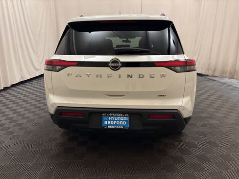 Used 2025 Nissan Pathfinder SV image 6