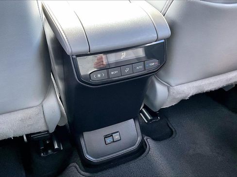 Used 2022 Toyota Highlander XLE image 34
