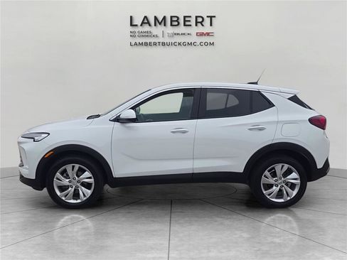 Used 2024 Buick Encore GX Preferred FWD image 2