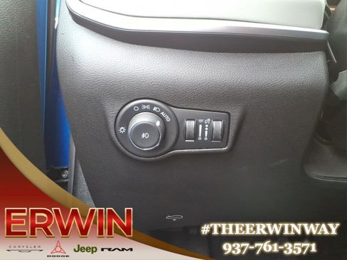 Used 2025 Jeep Compass Limited AWD/4WD image 15