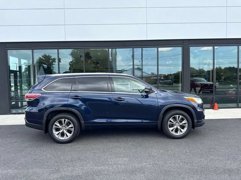 Used 2014 Toyota Highlander XLE AWD/4WD image 2