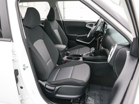 Used 2025 Kia Soul LX w/ LX Technology Package FWD image 21