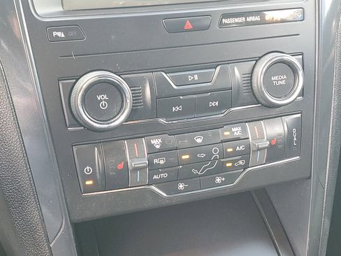 Used 2018 Ford Explorer XLT w/ Equipment Group 202A image 23