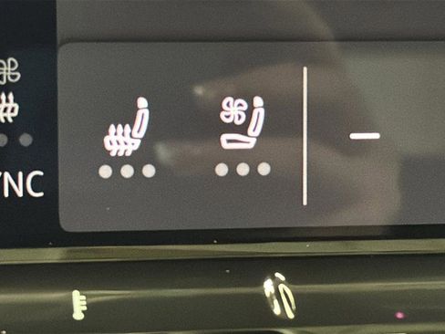 Used 2025 Volkswagen Atlas SE image 29