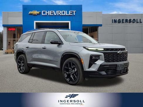 Used 2025 Chevrolet Traverse RS image 1