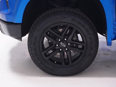 Used 2024 Chevrolet Silverado 1500 Custom Trail Boss image 9