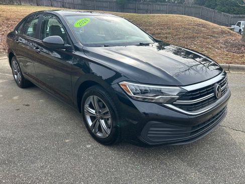 Used 2024 Volkswagen Jetta SE image 1